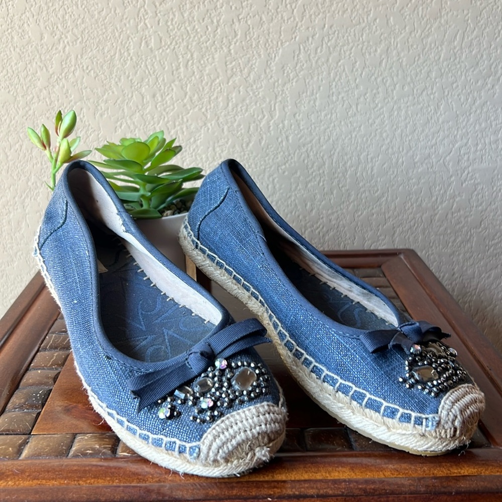 Simply Vera Vera Wang blue chambray embellished espadrille flats, size 7.5